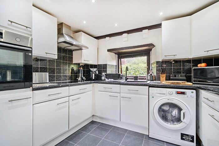 3 Bedroom Barn Conversion For Sale In Rocombe Court, Stokeinteignhead, TQ12