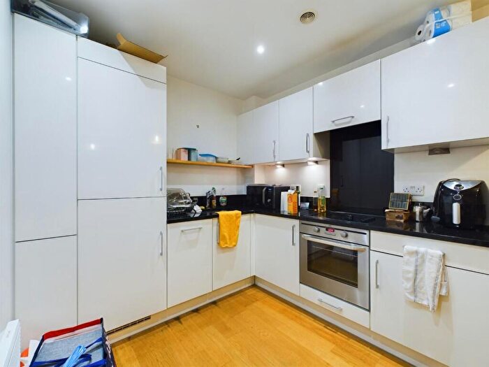 1 Bedroom Flat For Sale In Dock Head Road, Chatham, ME4