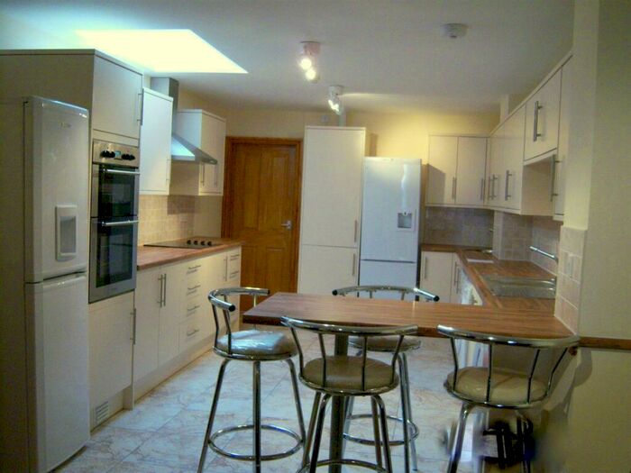 5 Bedroom Semi-Detached House To Rent In Luton Road, Selly Oak, Birmingham, B29