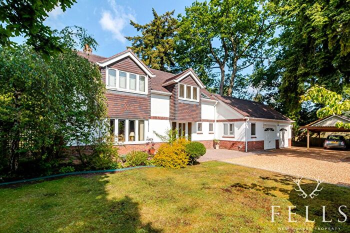 4 Bedroom Detached House For Sale In Wimborne Road East, Ferndown, BH22