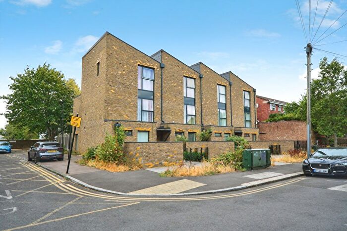 3 Bedroom Town House To Rent In Berlin Terrace, Janson Road, Stratford, London, E15