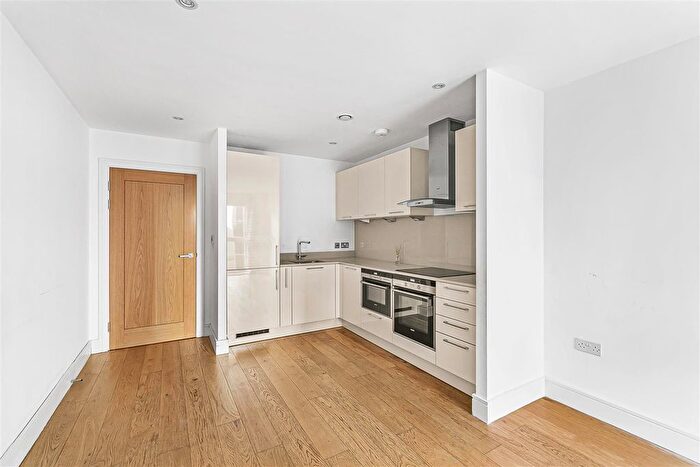 1 Bedroom Flat To Rent In Lanyard Building, River Walk, KT2