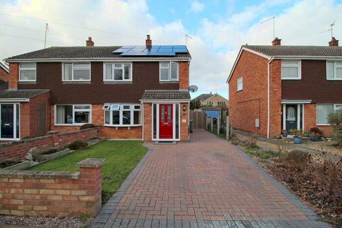 3 Bedroom Semi-Detached House For Sale In Deer Park Road, Langtoft, PE6