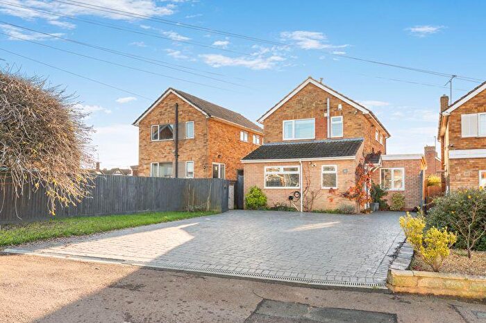 3 Bedroom Detached House For Sale In Molyneux Drive, Bodicote, OX15