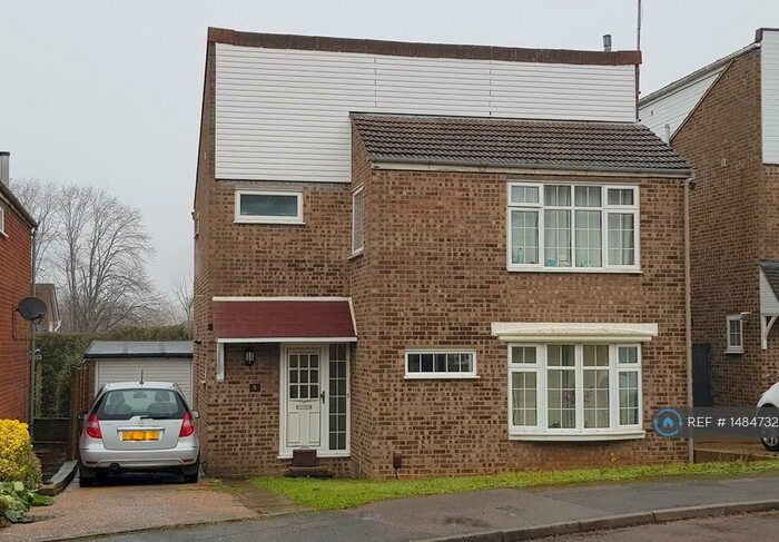 4 Bedroom Detached House To Rent In Walsham Close, Stevenage, SG2
