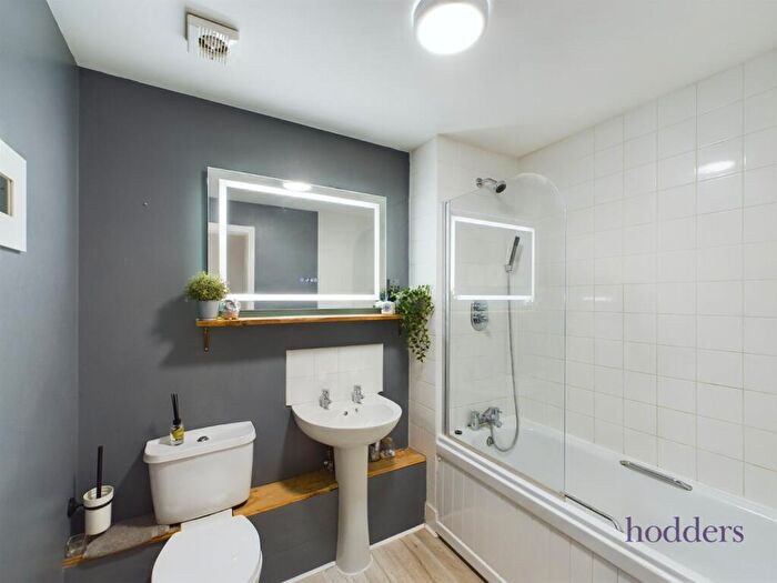 2 Bedroom Apartment To Rent In Chertsey, Surrey, KT16