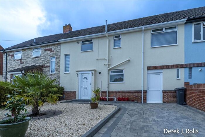4 Bedroom Terraced House For Sale In Leybourne Avenue, Bournemouth, Dorset, BH10