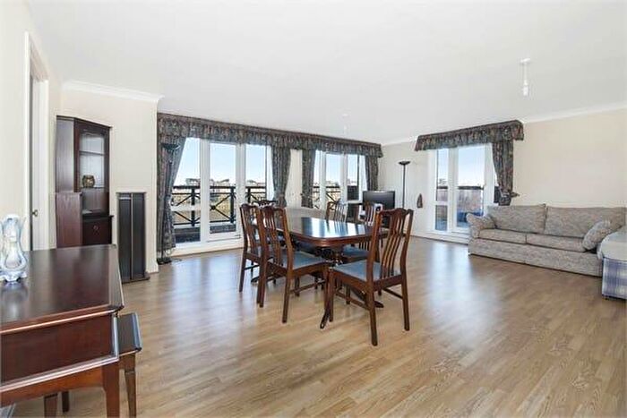 4 Bedroom Apartment To Rent In Windsor Court, King And Queen Wharf, London, SE16