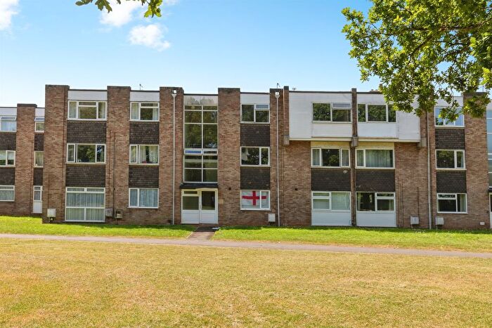 2 Bedroom Flat For Sale In Chargrove, Yate, Bristol, BS37