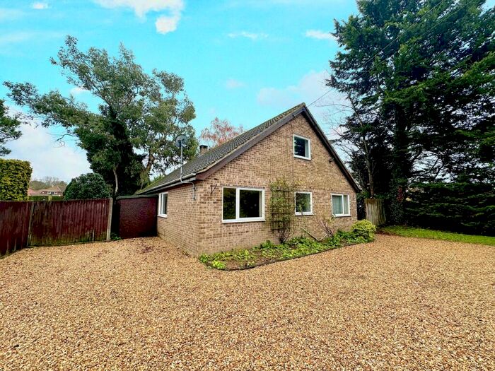 4 Bedroom Chalet To Rent In Wings Road Close, Lakenheath, Brandon, IP27