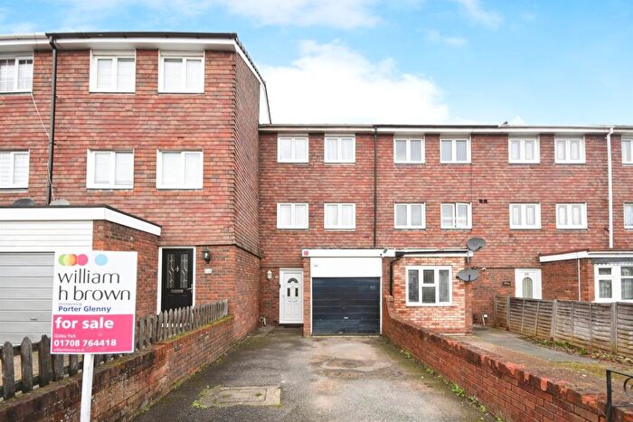 3 Bedroom Terraced House For Sale In Sevenoaks Close, Romford, RM3