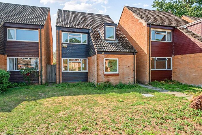 3 Bedroom Detached House To Rent In Sandhills Way, Calcot, RG31