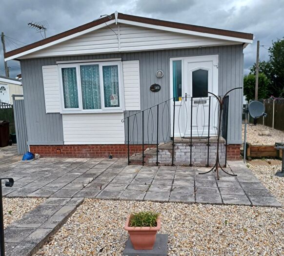 2 Bedroom Mobile/park Home For Sale In Woodland View Park, Stratton Strawless, Norwich, Norfolk, NR10