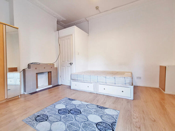 Studio To Rent In Ballards Lane, Finchley Central, N3