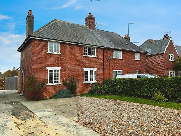 3 Bedroom Semi-Detached House To Rent In Springfield Avenue, Banbury, Oxfordshire, OX16
