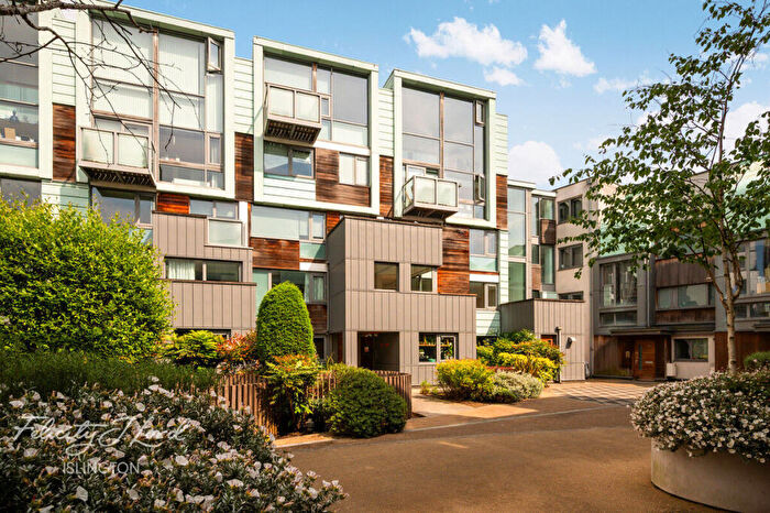 2 Bedroom Apartment For Sale In Peacock Place, London, N1