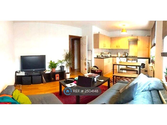 2 Bedroom Flat To Rent In Hackney Road, London, E2