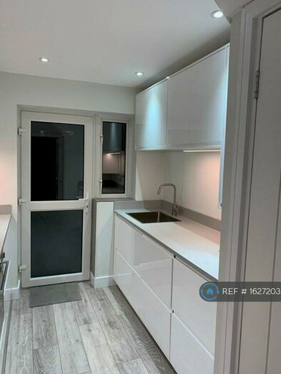 3 Bedroom End Of Terrace House To Rent In Orange Tree Close, Chelmsford, CM2