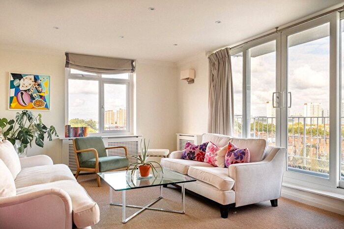 2 Bedroom Flat For Sale In Abbotsbury House, Abbotsbury Road, Holland Park, London, W14