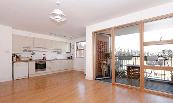 1 Bedroom Flat For Sale In Newington Green, Holland House, N16