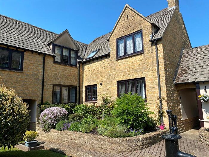 2 Bedroom Flat To Rent In Parkland Mews, Stow-on-the-Wold, Cheltenham, GL54