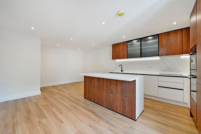 3 Bedroom Apartment To Rent In Lombard Street, Bedminster, Bristol, North Somerset, BS3