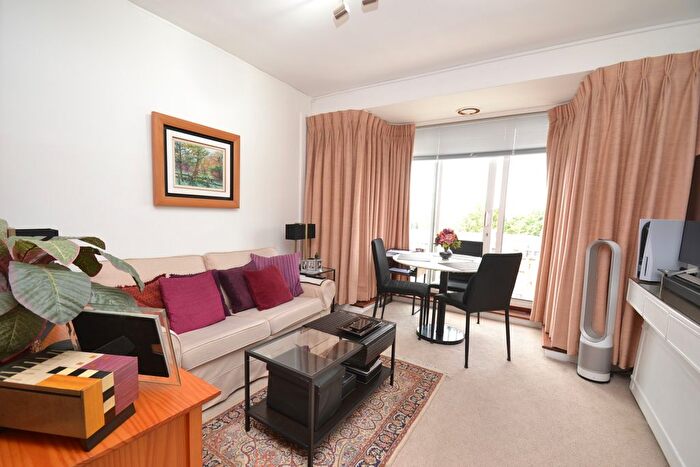 1 Bedroom Flat To Rent In Holland Park Avenue, London, W11