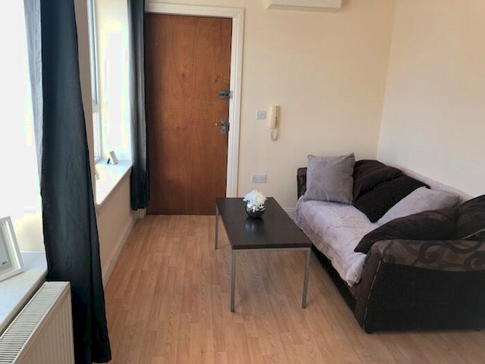 1 Bedroom Flat To Rent In Flat, A Windsor Walk, Luton, LU1