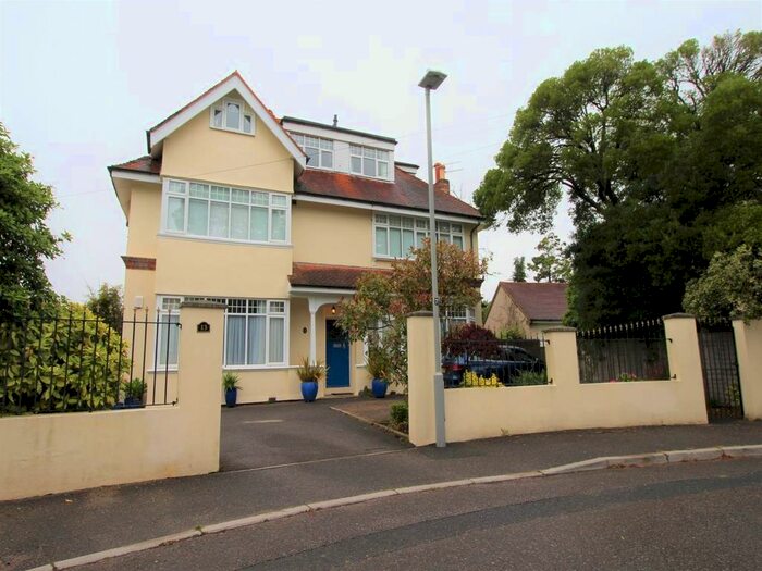 3 Bedroom Flat To Rent In Motcombe Road, Branksome Park, Poole, BH13