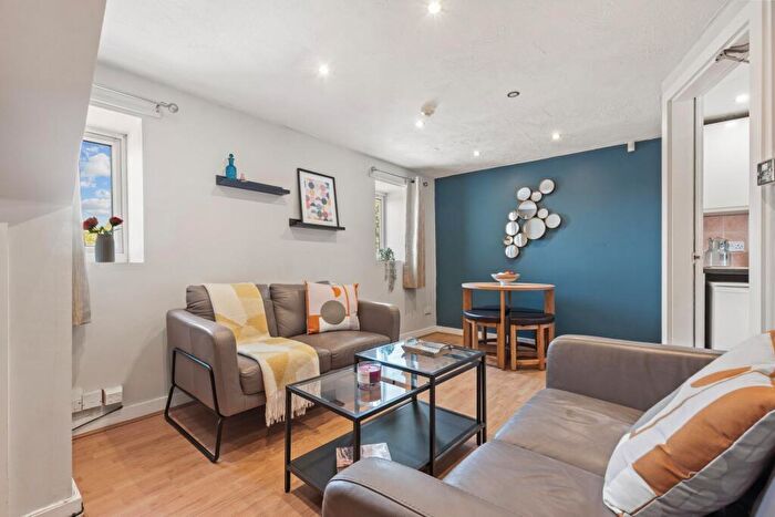 3 Bedroom House To Rent In Woodsley Road, Leeds, LS3