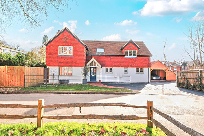 4 Bedroom Detached House For Sale In Newstead Close, Godalming, GU7