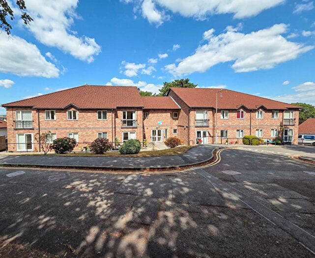 2 Bedroom Flat For Sale In Bronrhiw Fach, Caerphilly, CF83