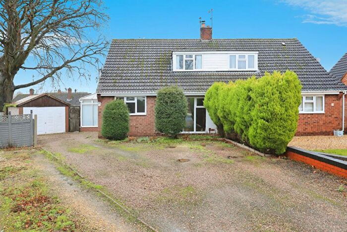 3 Bedroom Semi-Detached House For Sale In Pinewood Close, Kidderminster, DY11