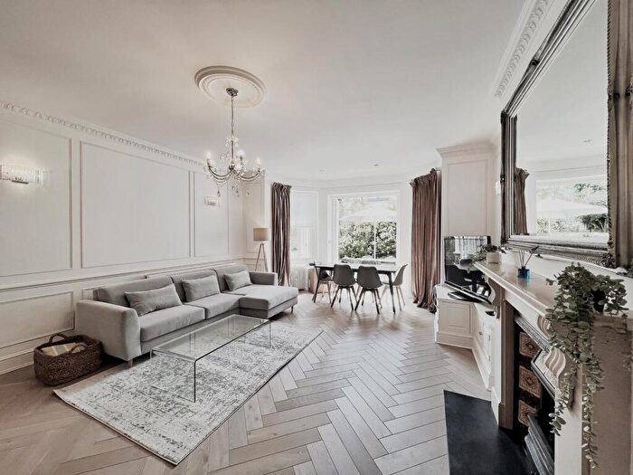 3 Bedroom Flat For Sale In Belsize Square, Belsize Park, NW3