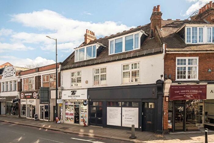 2 Bedroom Flat For Sale In Upper Richmond Road West, East Sheen, SW14