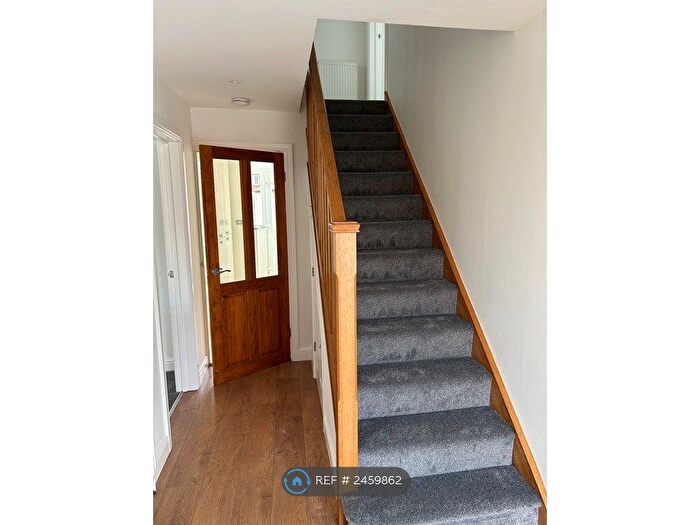 4 Bedroom Semi-Detached House To Rent In Linden Drive, Chesterfield, S41