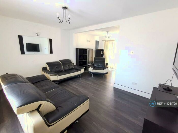 5 Bedroom Semi-Detached House To Rent In Charlton Crescent, Barking, IG11