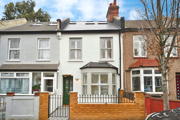 3 Bedroom Terraced House For Sale In Goldsmith Road, Walthamstow, E17