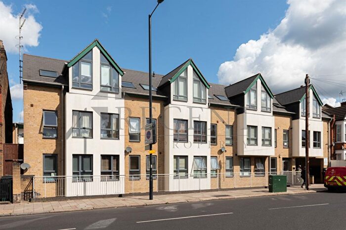 2 Bedroom Flat To Rent In Regal Building, Kilburn Lane, W10