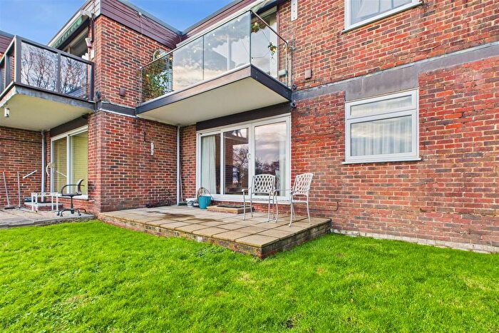 2 Bedroom Flat For Sale In Mill Close, Chichester, PO19