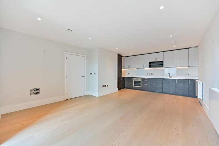 2 Bedroom Flat To Rent In Charter Place, Hounslow, TW3