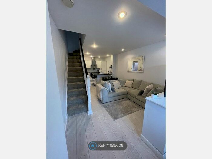 1 Bedroom Semi-Detached House To Rent In Hornhill Road, Rickmansworth, WD3