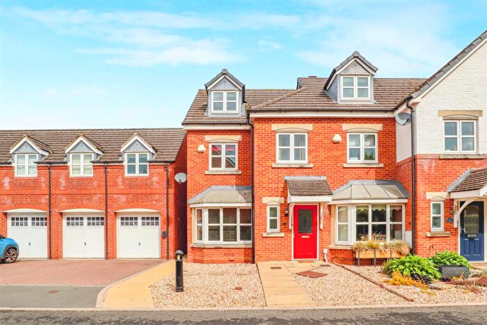 4 Bedroom End Of Terrace House For Sale In St. Marys Court, Kenilworth, CV8