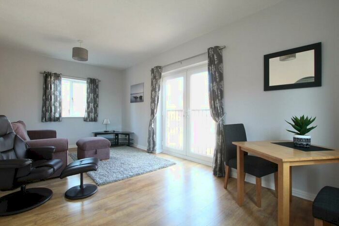 2 Bedroom Flat To Rent In Lock Keepers Court, Hull, East Riding Of Yorkshire, Uk, HU9