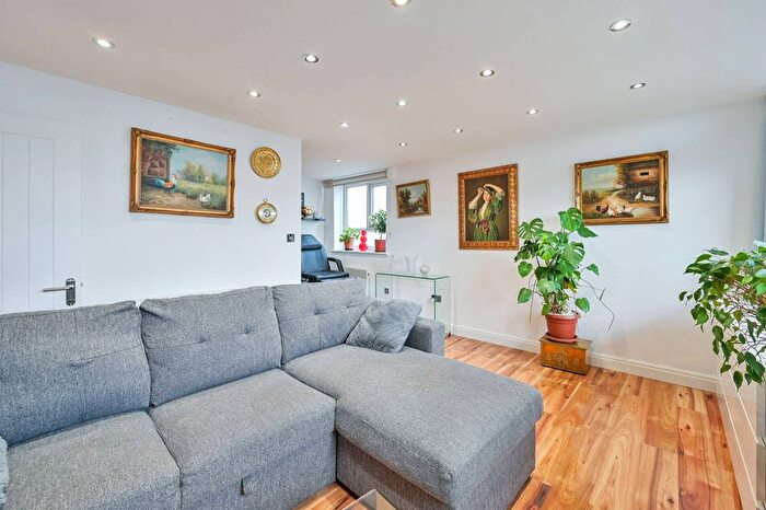 1 Bedroom Flat For Sale In Mardyke House, Elephant And Castle, London, SE17