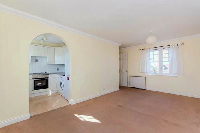 2 Bedroom Flat To Rent In Fawcett Close, Streatham, SW16