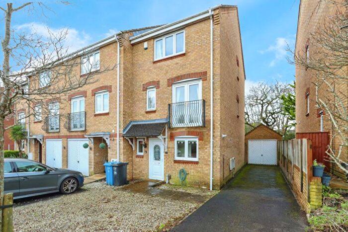 3 Bedroom End Of Terrace House For Sale In David Way, Poole, Dorset, BH15