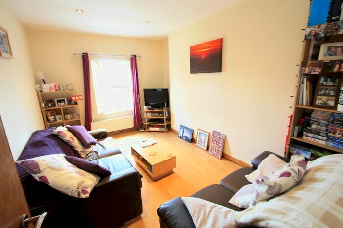 1 Bedroom Flat To Rent In Uxbridge Road, London, W12