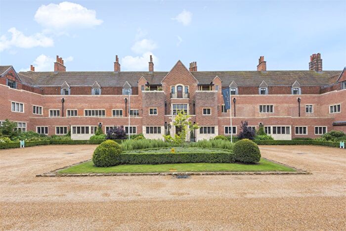 2 Bedroom Flat To Rent In King Edward Vii Apartments, Kings Drive, Midhurst, West Sussex, GU29