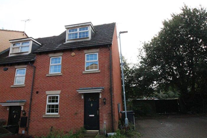 3 Bedroom Town House For Sale In Renaissance Drive, Churwell, Leeds, LS27